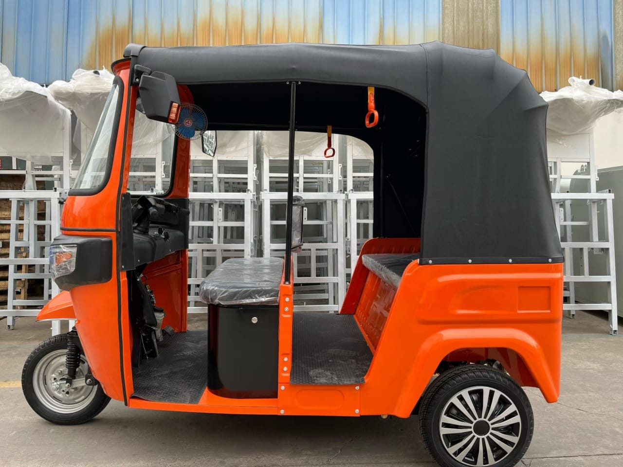 Electric tuktuk side view