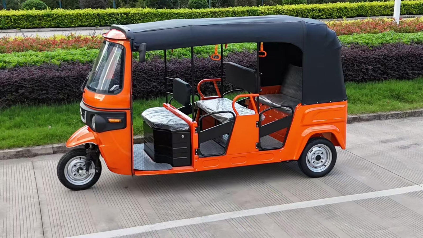 Electric tuktuk