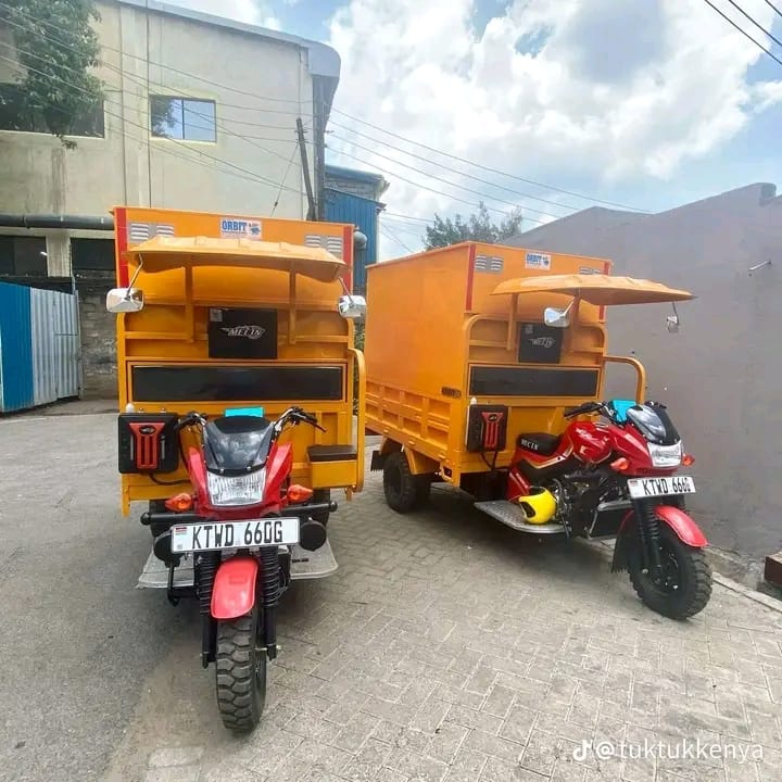 Tuktuk side view